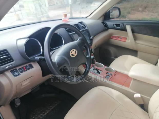Toyota Highlander 2010 Silver