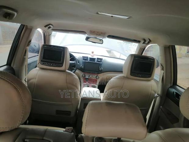 Toyota Highlander 2010 Silver