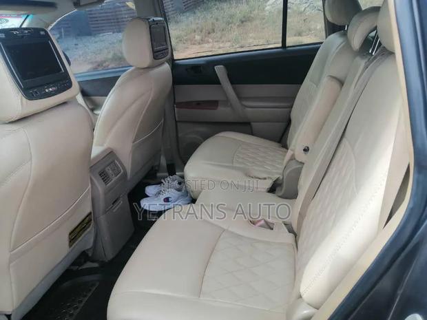 Toyota Highlander 2010 Silver