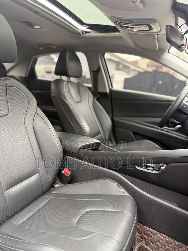 Hyundai Elantra Limited 2023 White