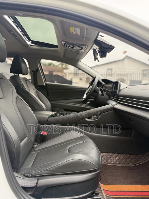 Hyundai Elantra Limited 2023 White