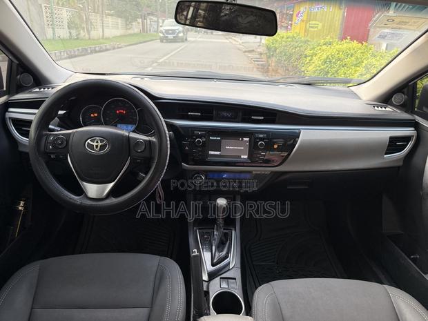 Toyota Corolla LE 4dr Sedan (1.8L 4cyl CVT) 2014 White