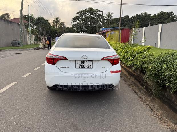 Toyota Corolla LE 4dr Sedan (1.8L 4cyl CVT) 2014 White