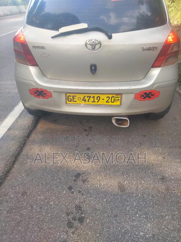 Toyota Yaris 2010 Gold
