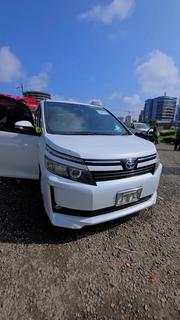 Toyota Voxy SV Premium 2014 White for sale