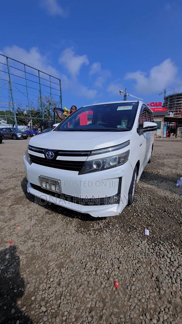 Toyota Voxy SV Premium 2014 White