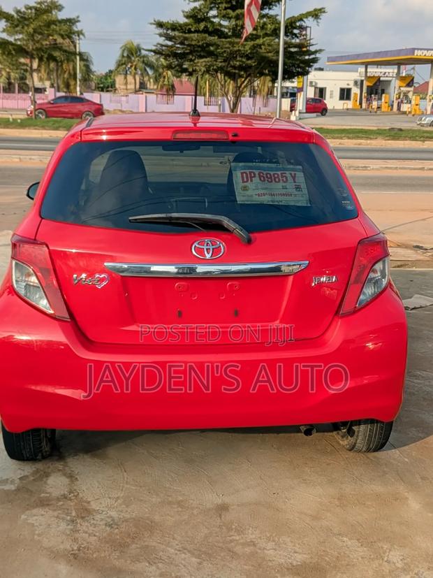 Toyota Vitz 2012 Red
