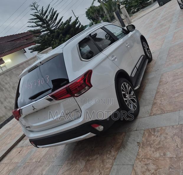Mitsubishi Outlander 2018 White