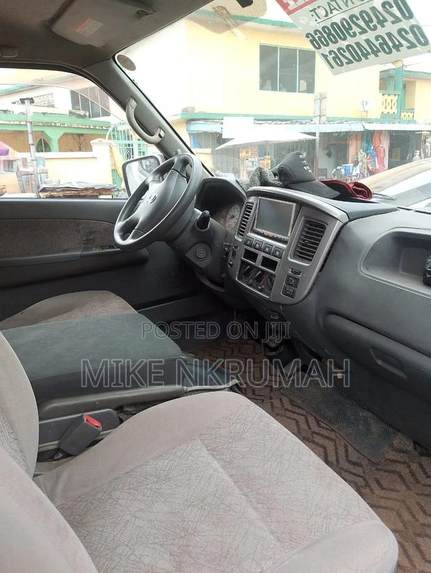 Nissan Caravan 2012 Gray