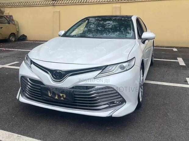 Toyota Camry 2018 White
