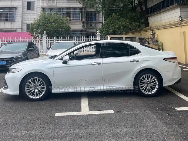 Toyota Camry 2018 White