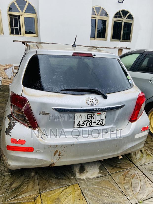 Toyota Vitz 2012 Silver