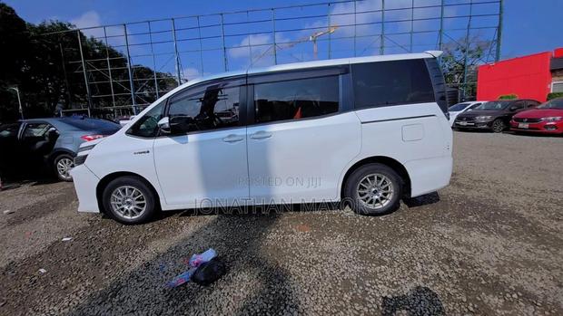 Toyota Voxy SV Premium 2014 White