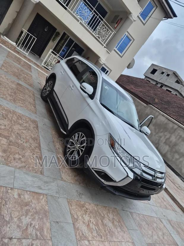 Mitsubishi Outlander 2018 White
