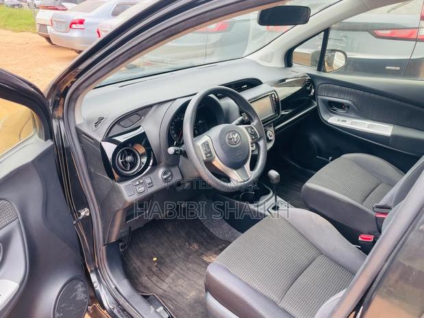 Toyota Vitz 1.3 FWD 5dr 2016 Black