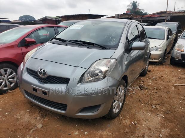 Toyota Yaris Base Hatchback 5dr 2011 Gray