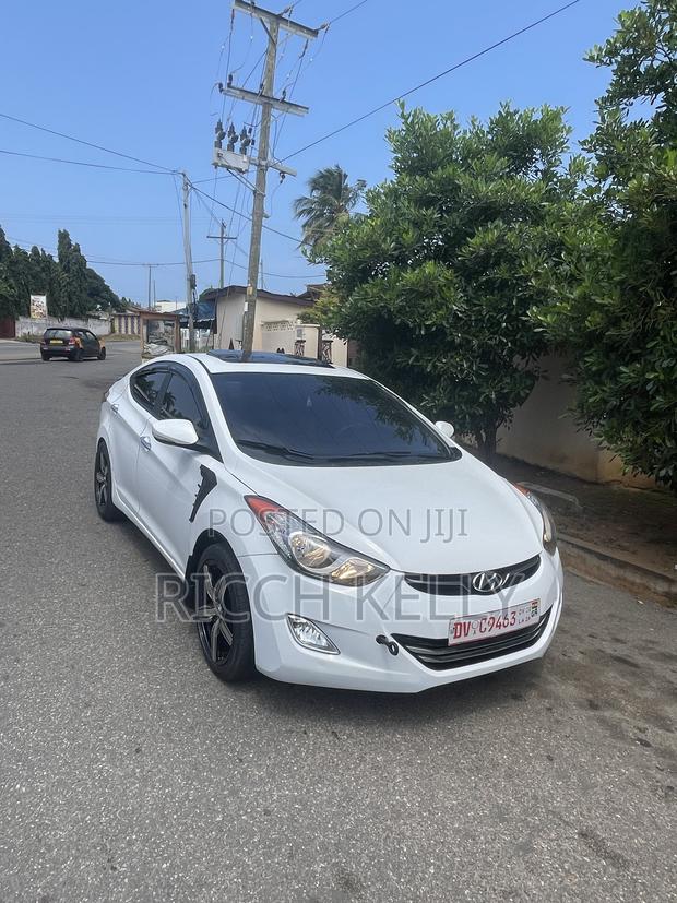 Hyundai Elantra Limited Sedan FWD (1.8L 4cyl 6A) 2013 White