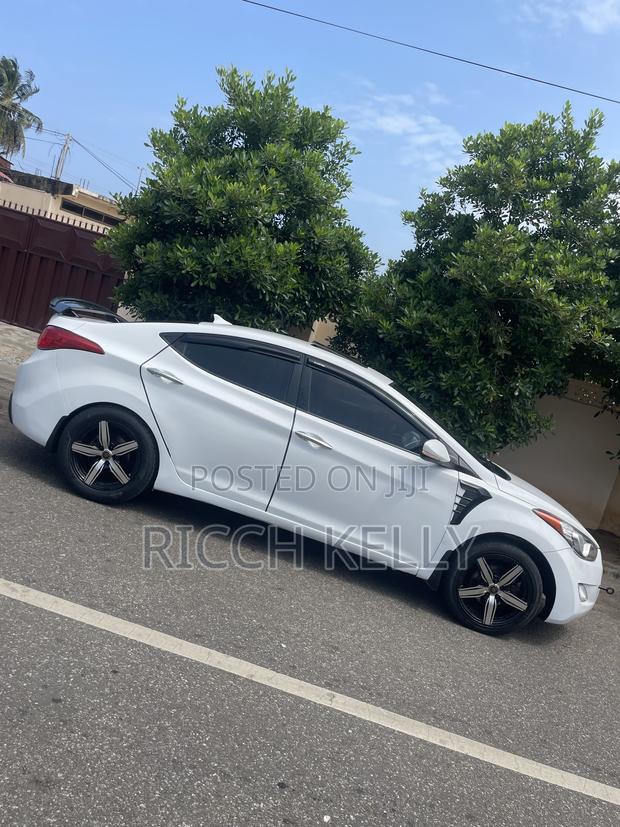 Hyundai Elantra Limited Sedan FWD (1.8L 4cyl 6A) 2013 White
