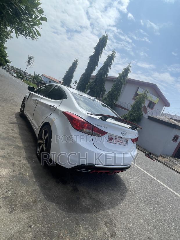 Hyundai Elantra Limited Sedan FWD (1.8L 4cyl 6A) 2013 White