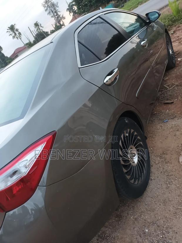 Toyota Corolla 2016 Brown
