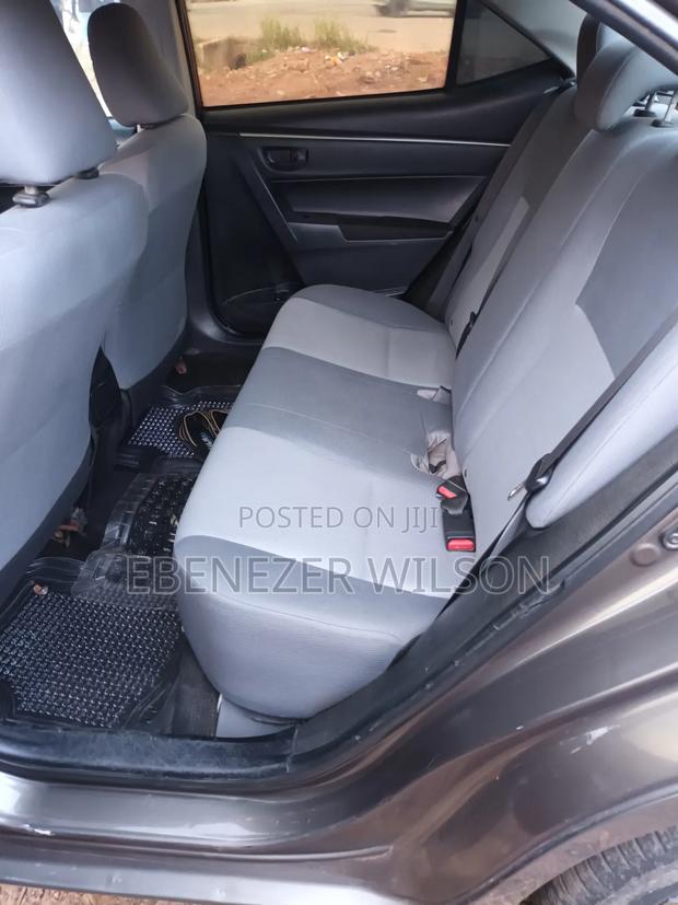 Toyota Corolla 2016 Brown