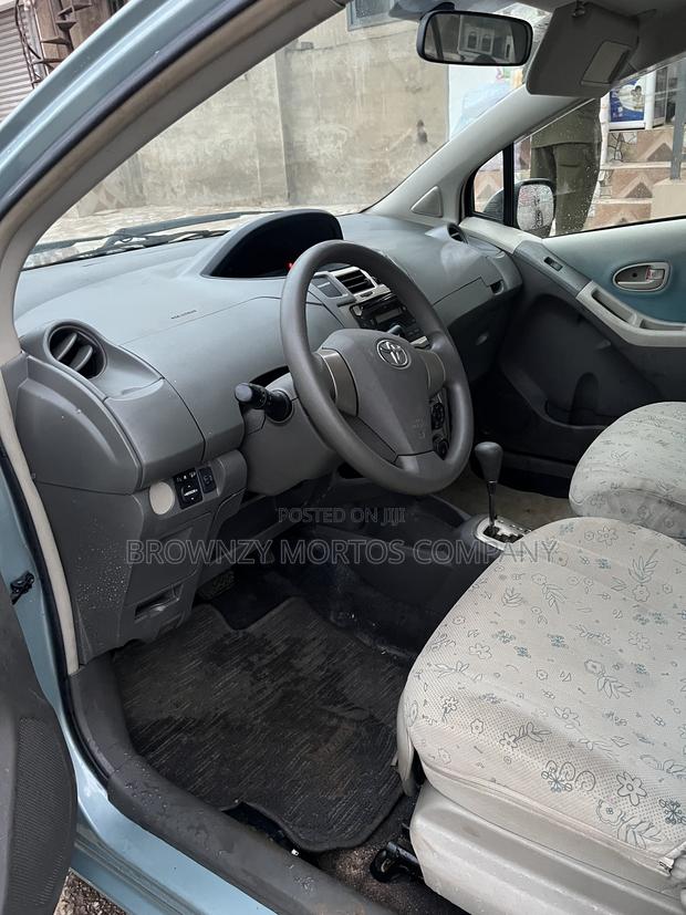 Toyota Vitz 2010