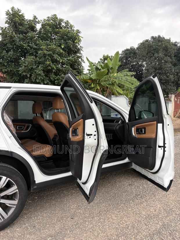 Land Rover Discovery Sport 2019 White