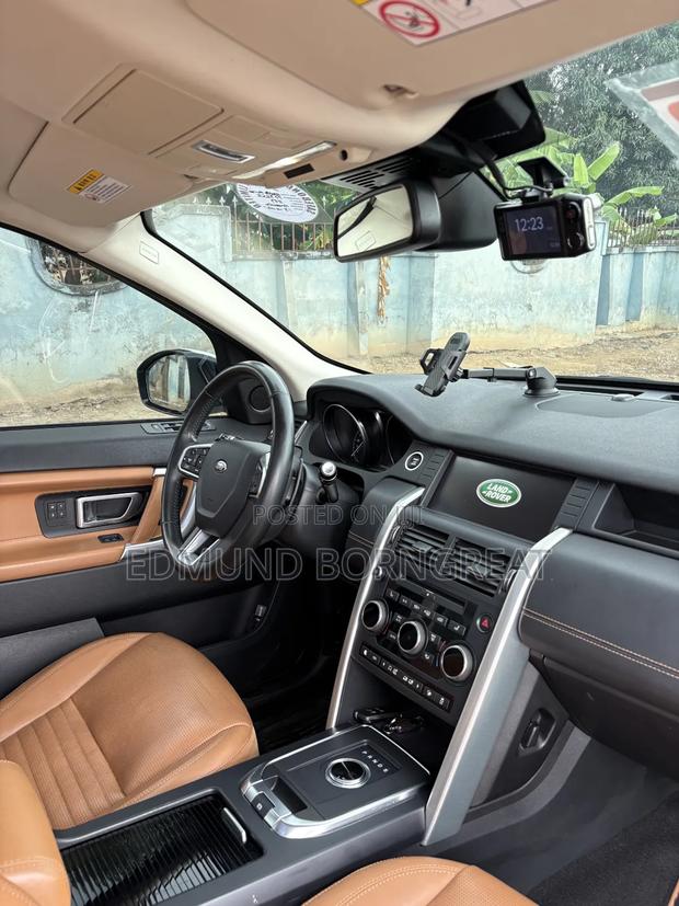 Land Rover Discovery Sport 2019 White