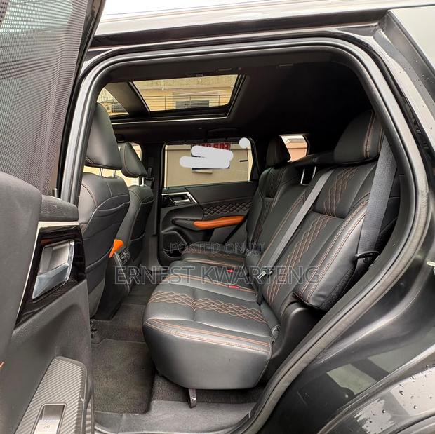 Mitsubishi Outlander 2022 Black