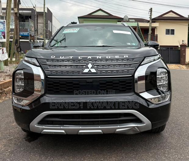 Mitsubishi Outlander 2022 Black