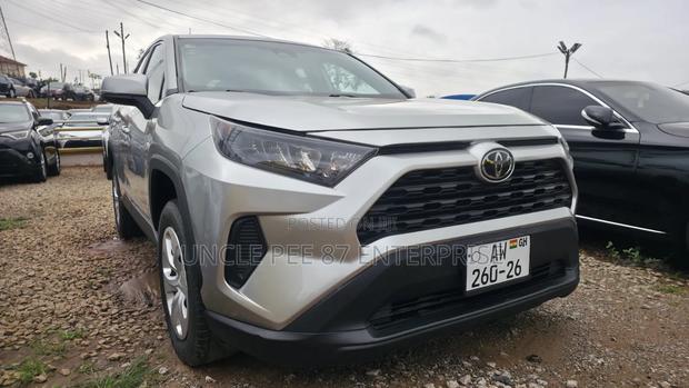 Toyota RAV4 2022 Silver