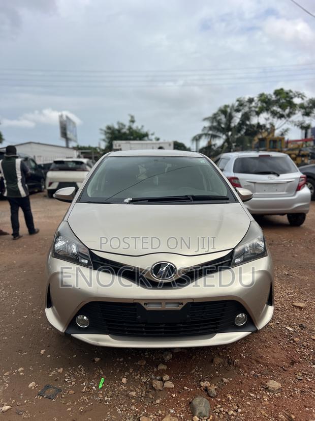 Toyota Vitz 1.3 AWD 5dr 2015 Gold