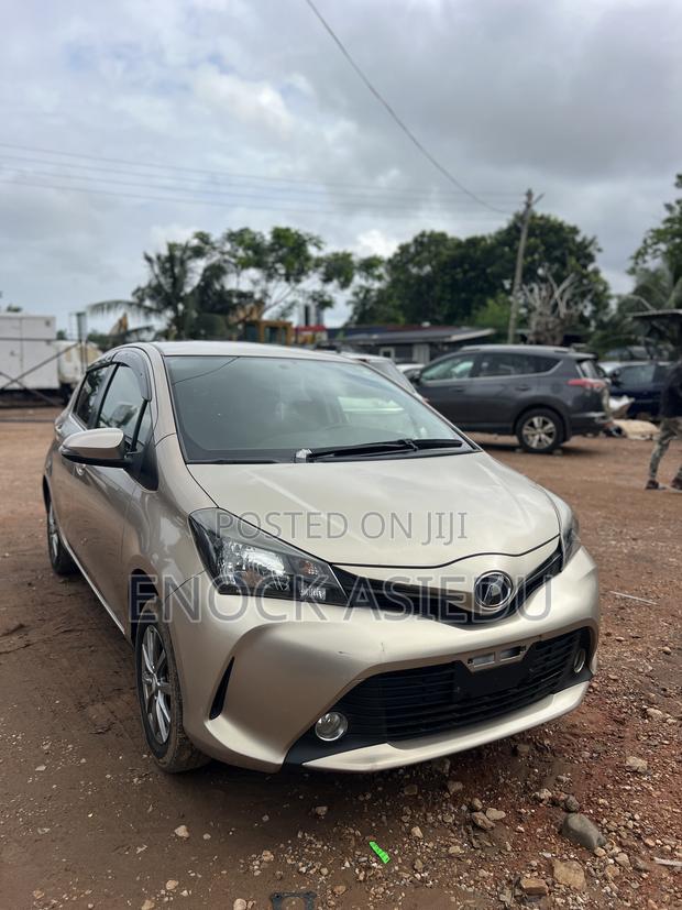 Toyota Vitz 1.3 AWD 5dr 2015 Gold