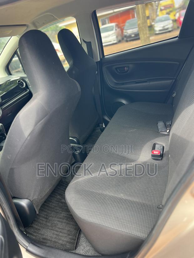 Toyota Vitz 1.3 AWD 5dr 2015 Gold