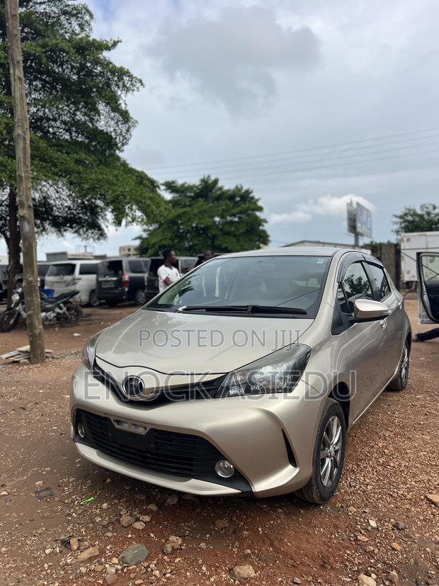 Toyota Vitz 1.3 AWD 5dr 2015 Gold