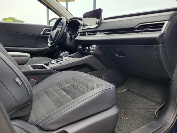 Mitsubishi Outlander SE 2024 Blue