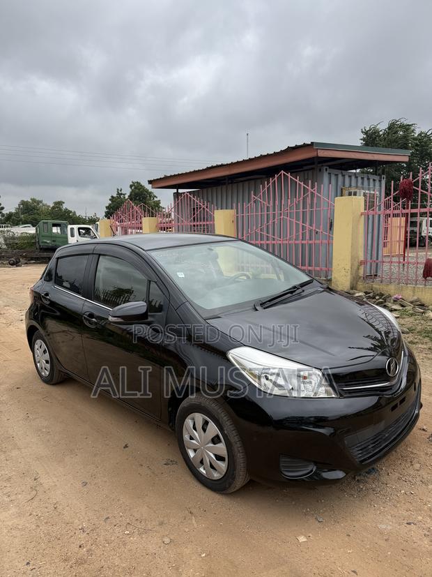 Toyota Vitz 2013 Black