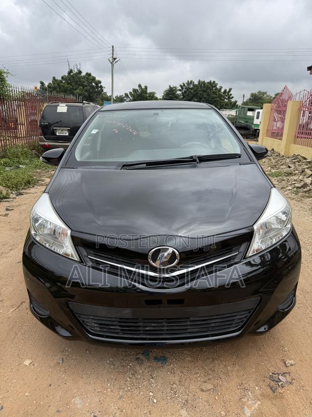 Toyota Vitz 2013 Black