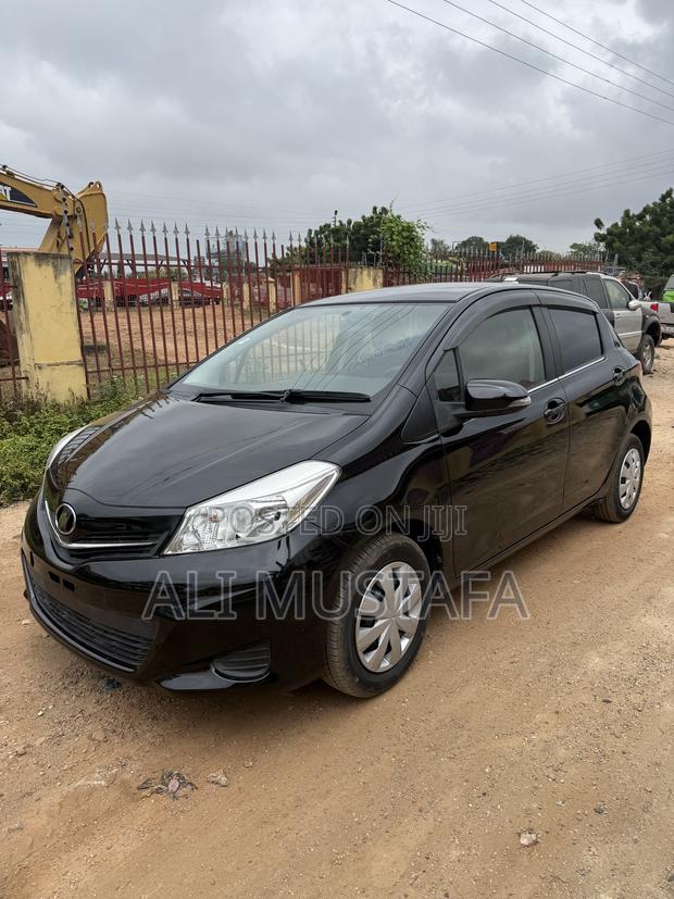 Toyota Vitz 2013 Black