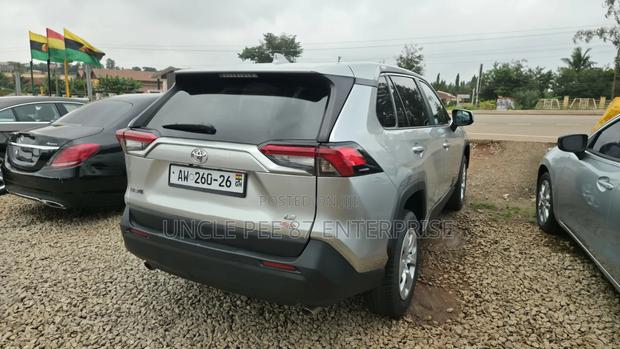 Toyota RAV4 2022 Silver