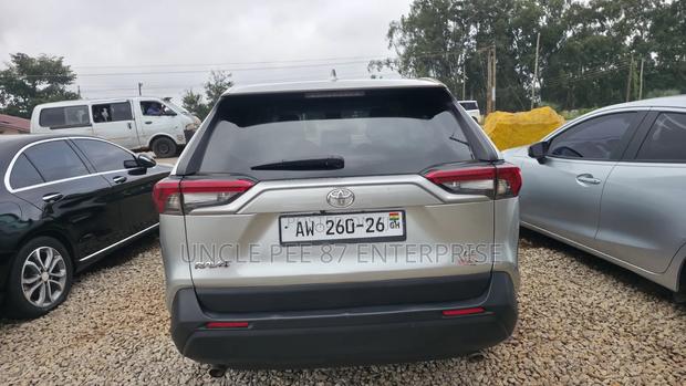 Toyota RAV4 2022 Silver