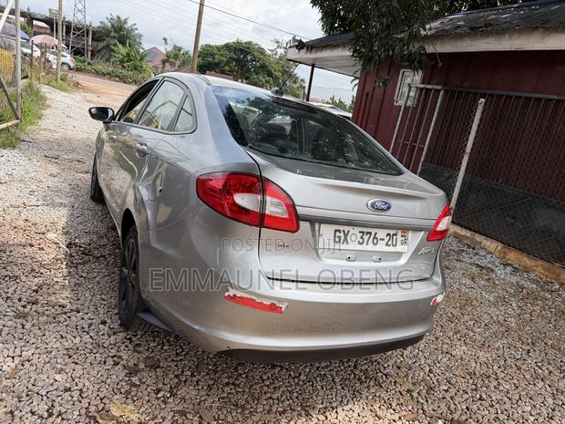 Ford Fiesta 2012 Silver