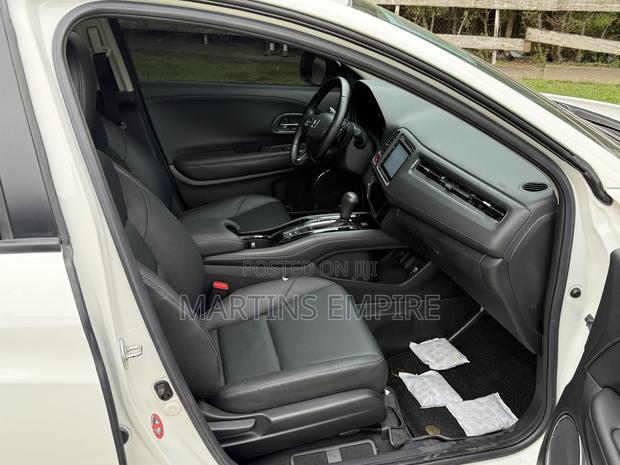 Honda HR-V 4dr SUV (1.5L 4cyl CVT) 2016 White
