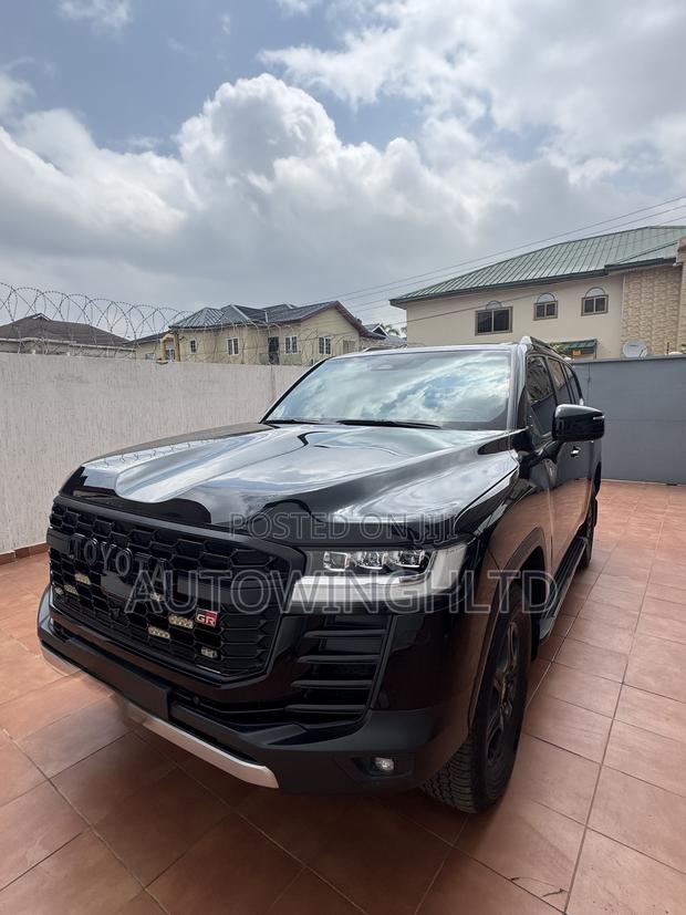 Toyota Land Cruiser LC300 2025 Black