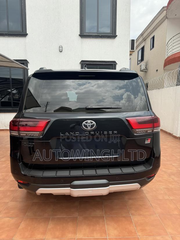 Toyota Land Cruiser LC300 2025 Black
