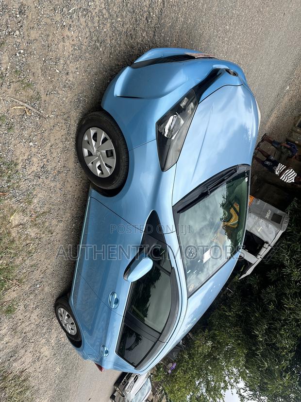 Toyota Vitz 2015 Blue