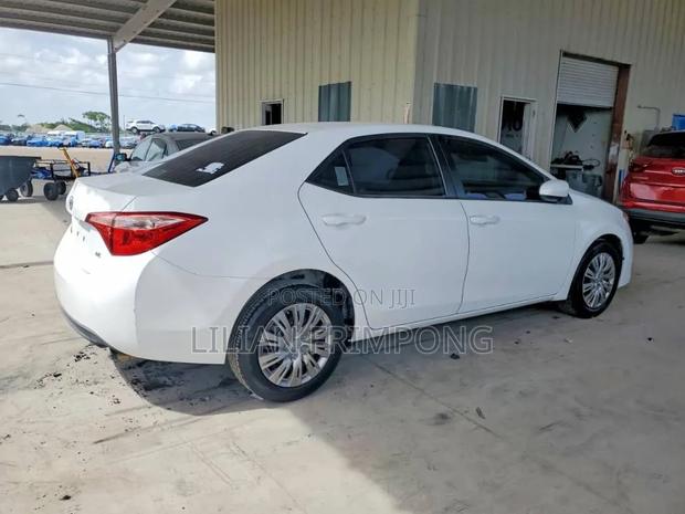 Toyota Corolla 2017 White