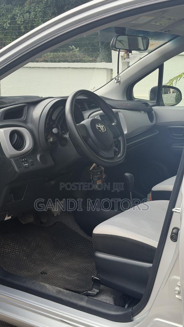 Toyota Vitz 1.0 FWD 5dr 2013 Gray