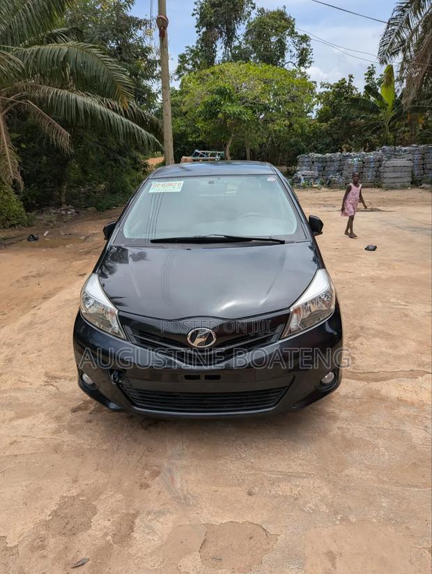 Toyota Vitz 2012 Black