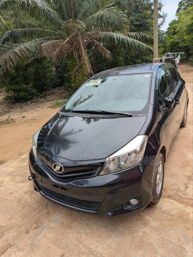 Toyota Vitz 2012 Black